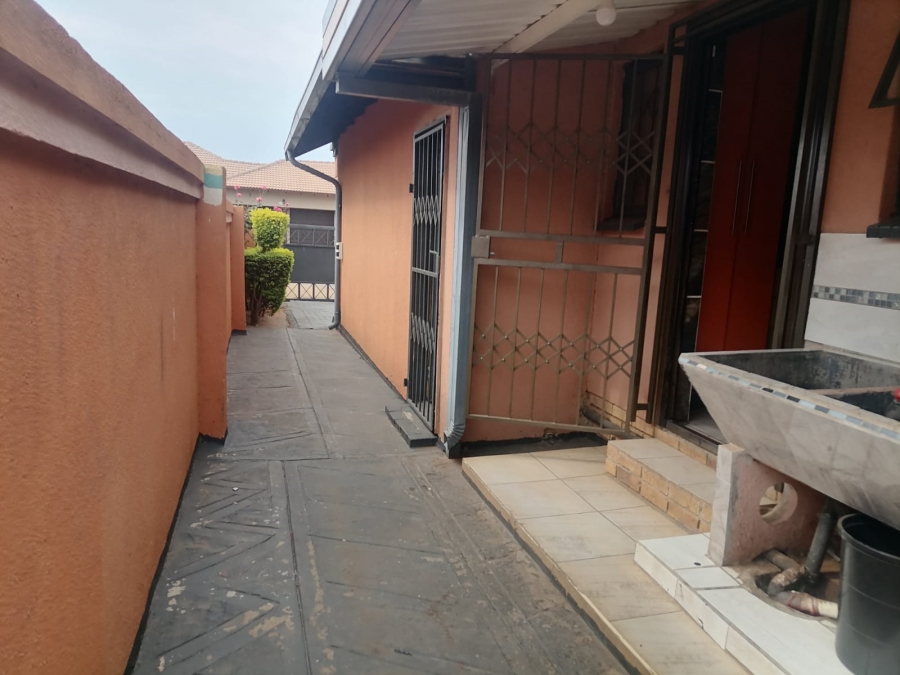 3 Bedroom Property for Sale in Tlhabane West North West